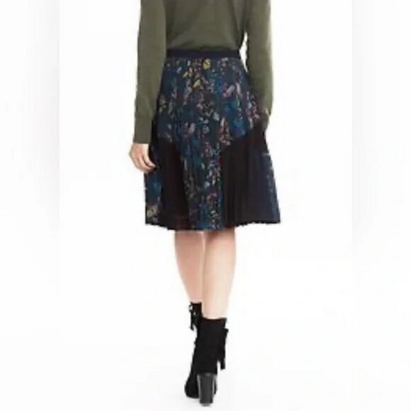 Banana Republic Blue Black knee length A-Line Pleated floral lace Skirt Size XS - Picture 2 of 16